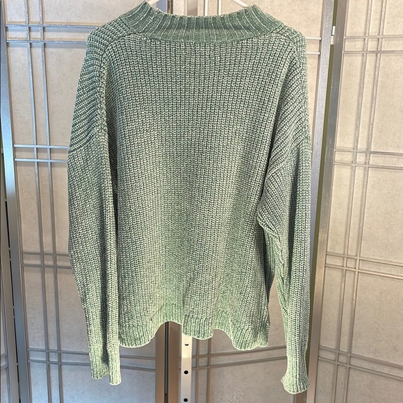 *Green Ribbed Knit Sweater - Picture 3 of 4